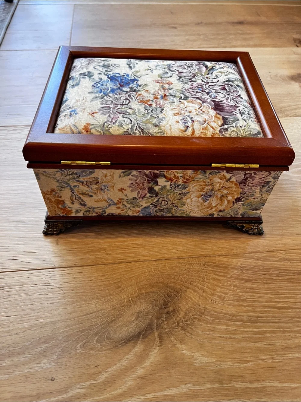 Vintage Floral Tapestry Jewelry Box Wood Trim Removable Tray Ornate Feet